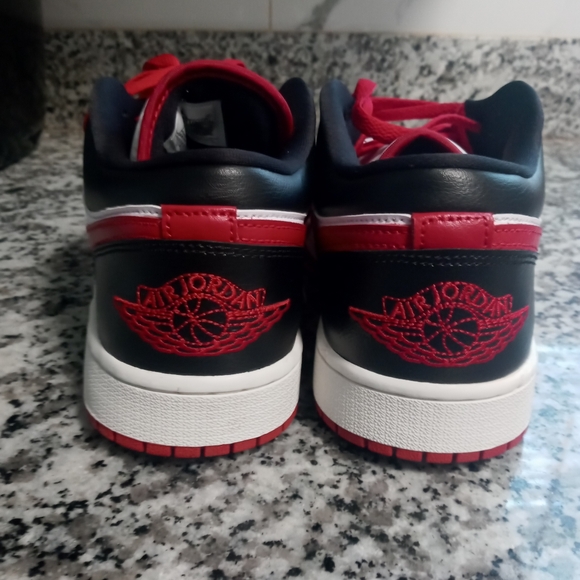 Womens Air Jordan 1 Low Red and White Sneakers Size 11 (Like New) - Picture 5 of 10